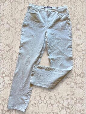 Gloria Vanderbilt Platinum White High-Rise Straight Leg Jeans Size 10